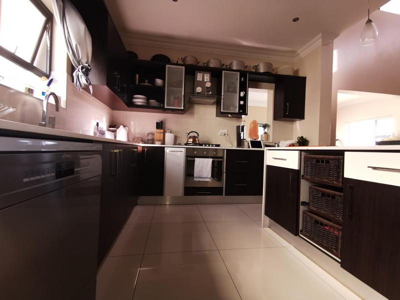 To Let 3 Bedroom Property for Rent in Bloubergrant Western Cape